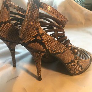 Nine West high heel zip-up strap womens shoe, leop